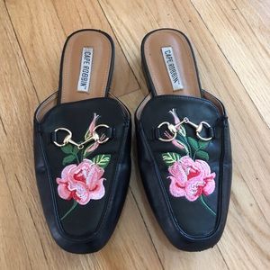 Cape Robbin Black Mules with Embroidery Size 6.5